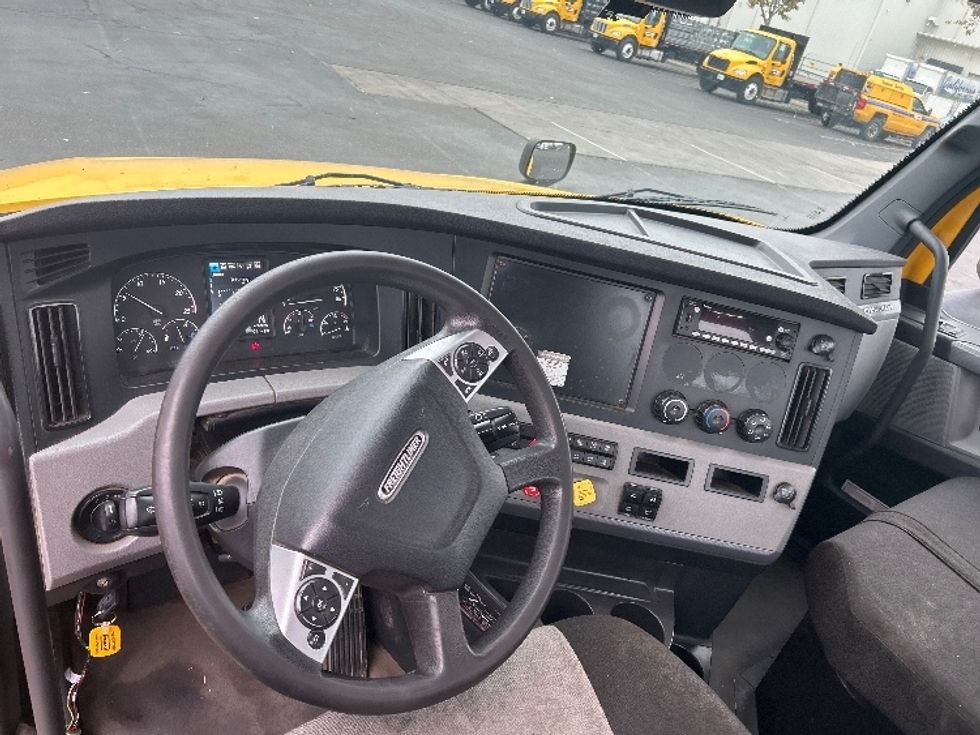 Day Cab Tractor-Heavy Duty Tractors-Freightliner-2022-T12642ST-Fresno-CA-253,971\n\t\tmiles-$ 77,500 - Image 11