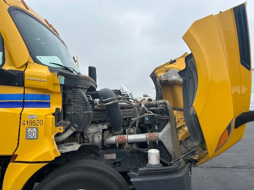 Day Cab Tractor-Heavy Duty Tractors-Freightliner-2022-T12642ST-Fresno-CA-253,971\n\t\tmiles-$ 77,500 - Image 15