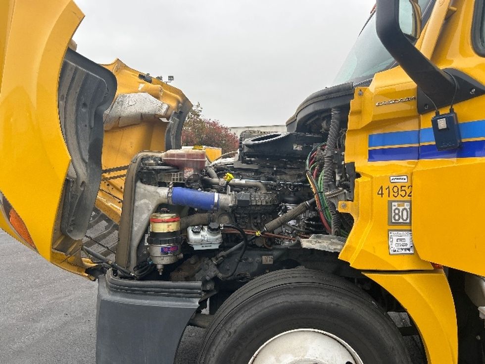 Day Cab Tractor-Heavy Duty Tractors-Freightliner-2022-T12642ST-Fresno-CA-253,971\n\t\tmiles-$ 77,500 - Image 16
