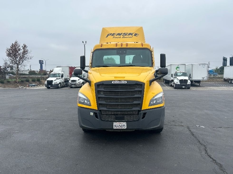Day Cab Tractor-Heavy Duty Tractors-Freightliner-2022-T12642ST-Fresno-CA-253,971\n\t\tmiles-$ 77,500 - Image 2