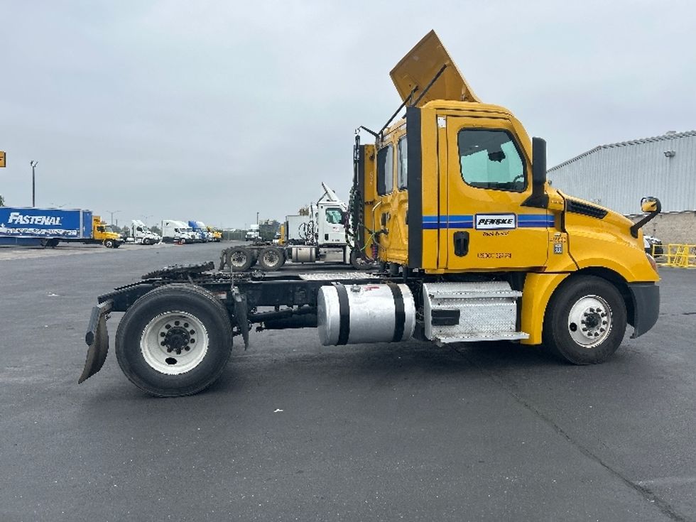 Day Cab Tractor-Heavy Duty Tractors-Freightliner-2022-T12642ST-Fresno-CA-253,971\n\t\tmiles-$ 77,500 - Image 8