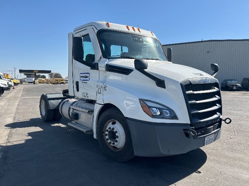 Day Cab Tractor-Heavy Duty Tractors-Freightliner-2022-T12642ST-Fresno-CA-255,532\n\t\tmiles-$ 66,500 - Image 1