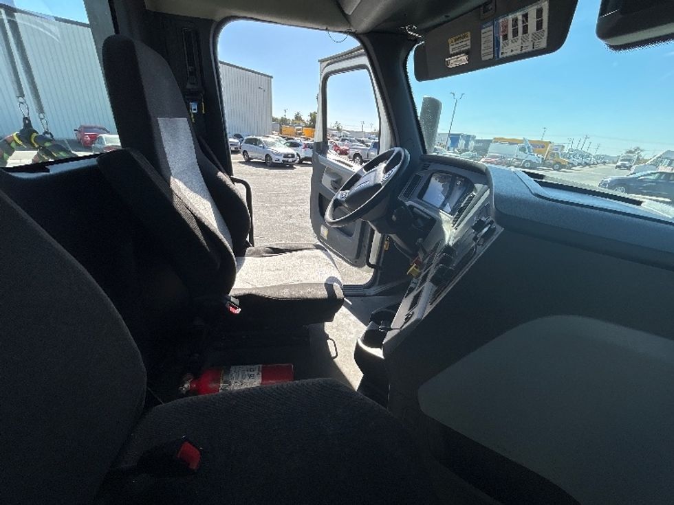 Day Cab Tractor-Heavy Duty Tractors-Freightliner-2022-T12642ST-Fresno-CA-255,532\n\t\tmiles-$ 66,500 - Image 14