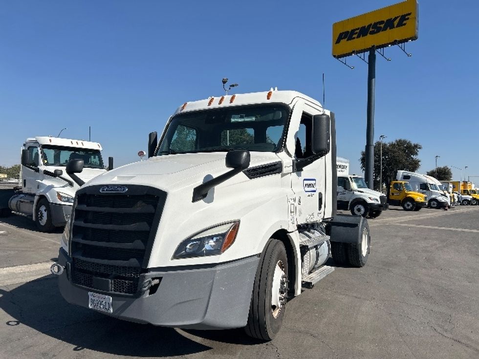 Day Cab Tractor-Heavy Duty Tractors-Freightliner-2022-T12642ST-Fresno-CA-255,532\n\t\tmiles-$ 66,500 - Image 3