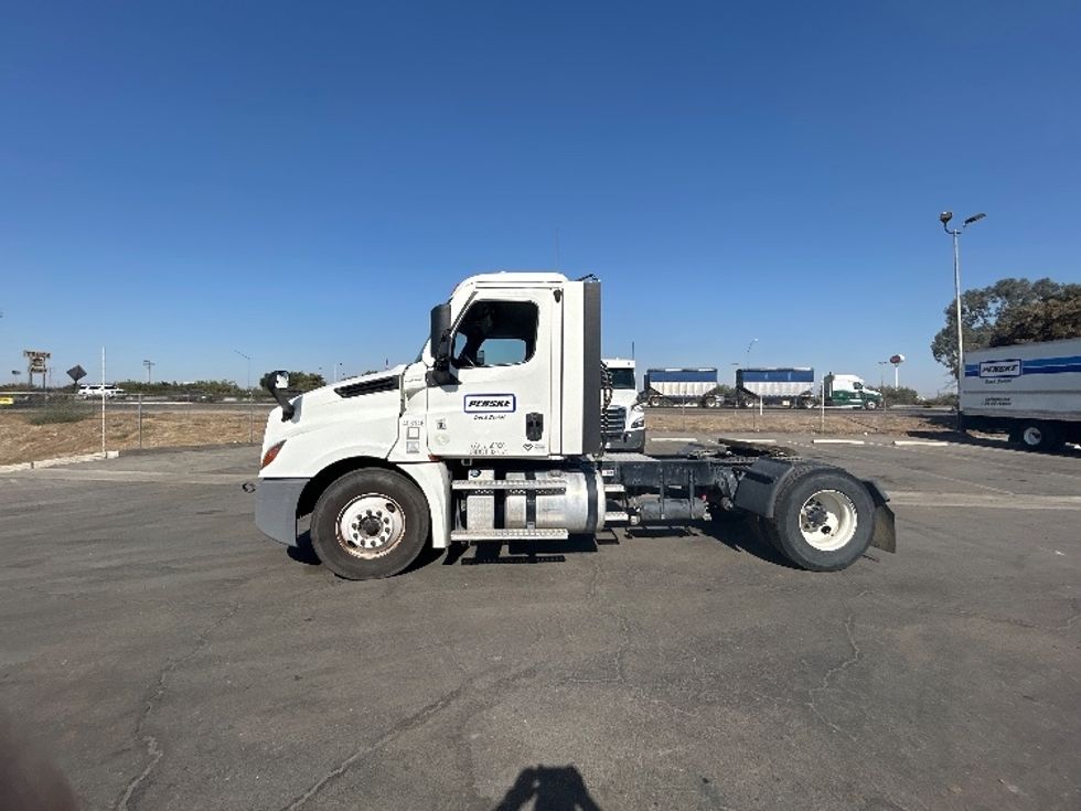 Day Cab Tractor-Heavy Duty Tractors-Freightliner-2022-T12642ST-Fresno-CA-255,532\n\t\tmiles-$ 66,500 - Image 4