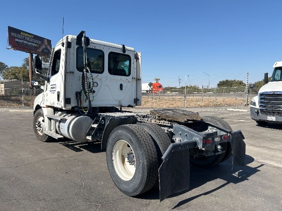 Day Cab Tractor-Heavy Duty Tractors-Freightliner-2022-T12642ST-Fresno-CA-255,532\n\t\tmiles-$ 66,500 - Image 5