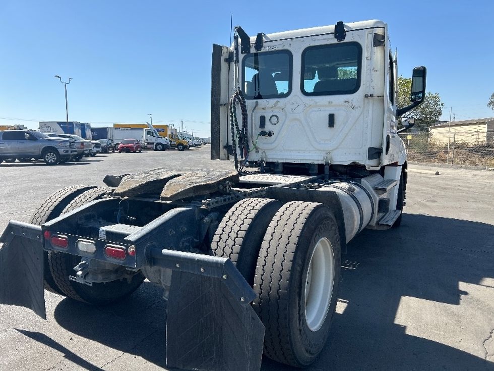 Day Cab Tractor-Heavy Duty Tractors-Freightliner-2022-T12642ST-Fresno-CA-255,532\n\t\tmiles-$ 66,500 - Image 7