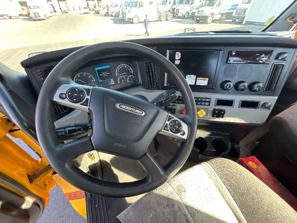 Day Cab Tractor-Heavy Duty Tractors-Freightliner-2022-T12642ST-Fresno-CA-274,370\n\t\tmiles-$ 64,000 - Image 11