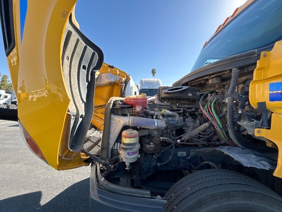 Day Cab Tractor-Heavy Duty Tractors-Freightliner-2022-T12642ST-Fresno-CA-274,370\n\t\tmiles-$ 64,000 - Image 15