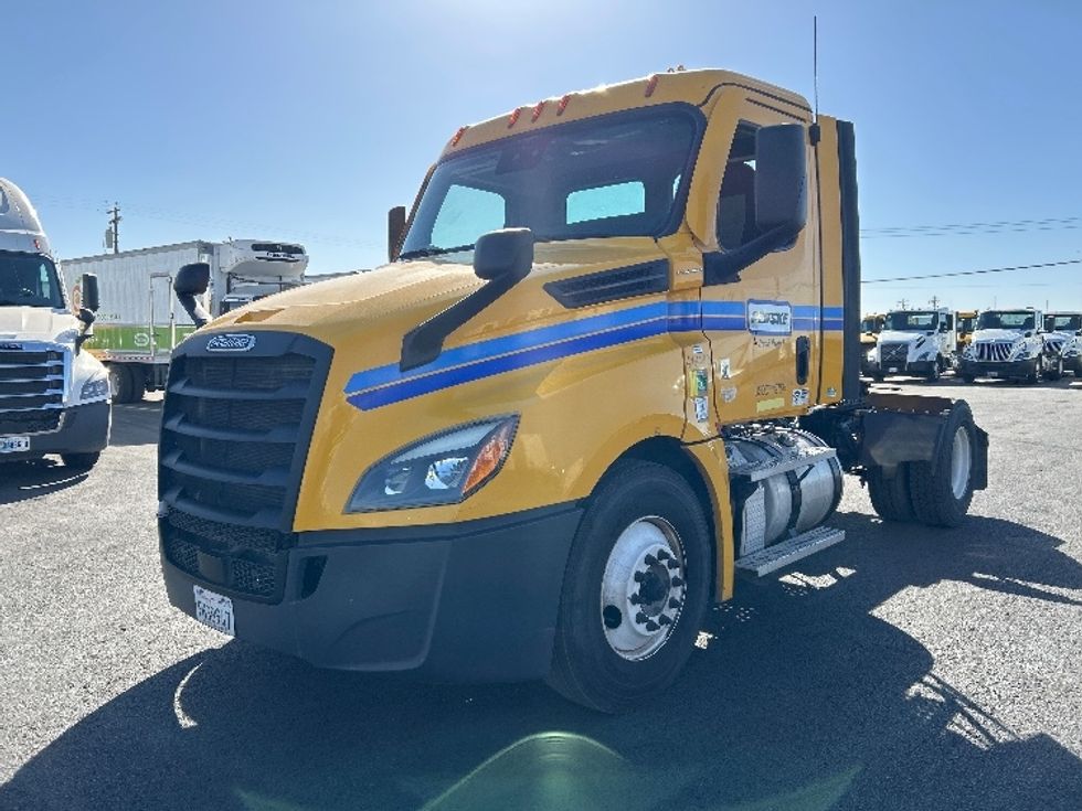 Day Cab Tractor-Heavy Duty Tractors-Freightliner-2022-T12642ST-Fresno-CA-274,370\n\t\tmiles-$ 64,000 - Image 3
