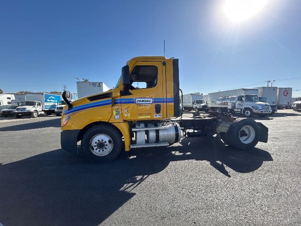 Day Cab Tractor-Heavy Duty Tractors-Freightliner-2022-T12642ST-Fresno-CA-274,370\n\t\tmiles-$ 64,000 - Image 4