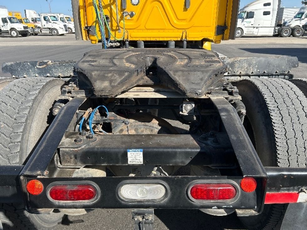 Day Cab Tractor-Heavy Duty Tractors-Freightliner-2022-T12642ST-Fresno-CA-274,370\n\t\tmiles-$ 64,000 - Image 6