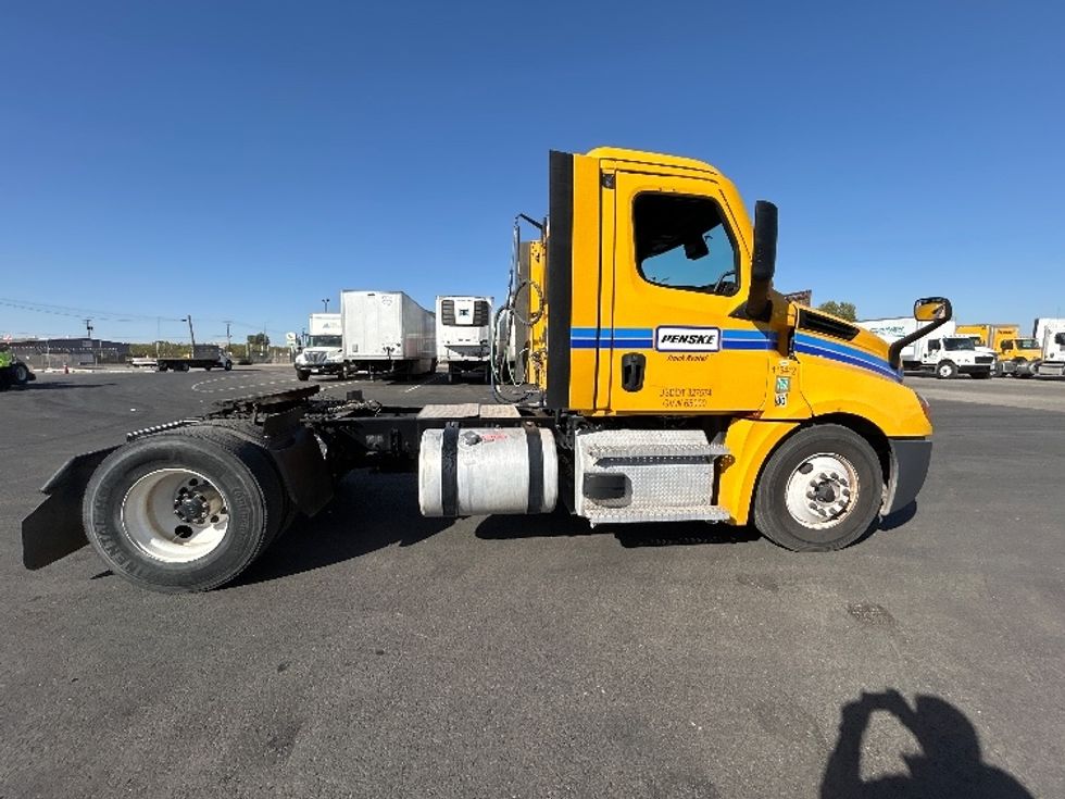 Day Cab Tractor-Heavy Duty Tractors-Freightliner-2022-T12642ST-Fresno-CA-274,370\n\t\tmiles-$ 64,000 - Image 8