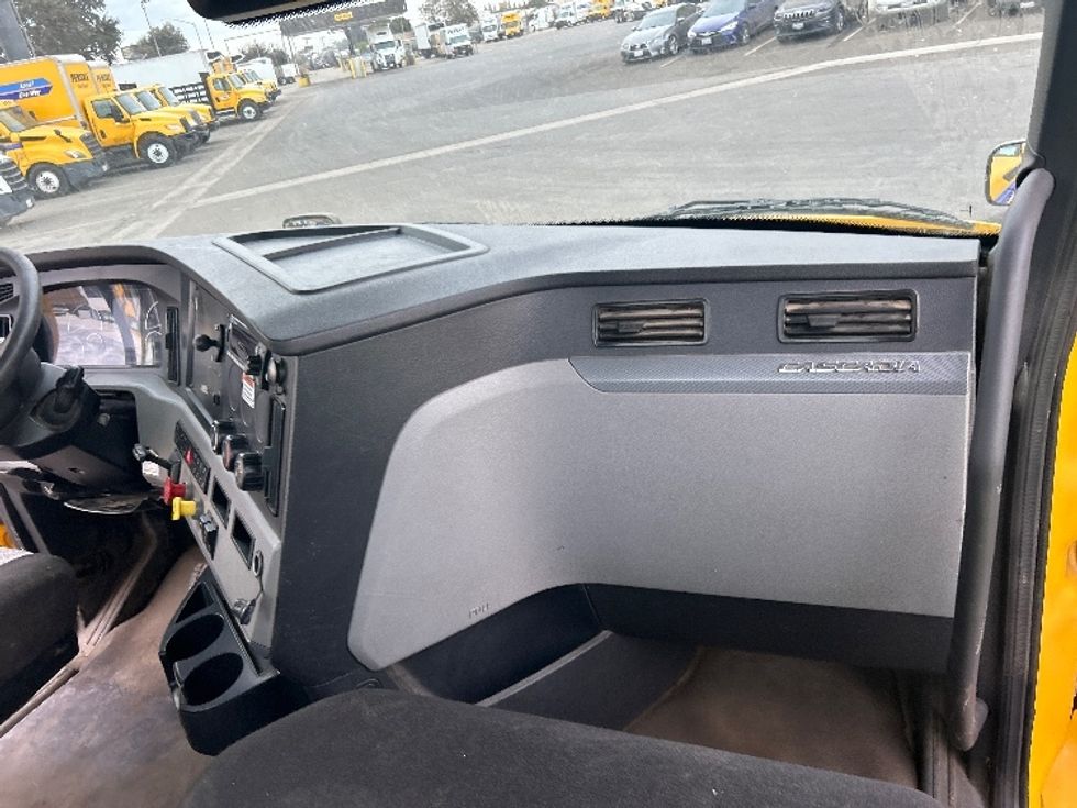 Day Cab Tractor-Heavy Duty Tractors-Freightliner-2022-T12642ST-Fresno-CA-301,087\n\t\tmiles-$ 62,500 - Image 13