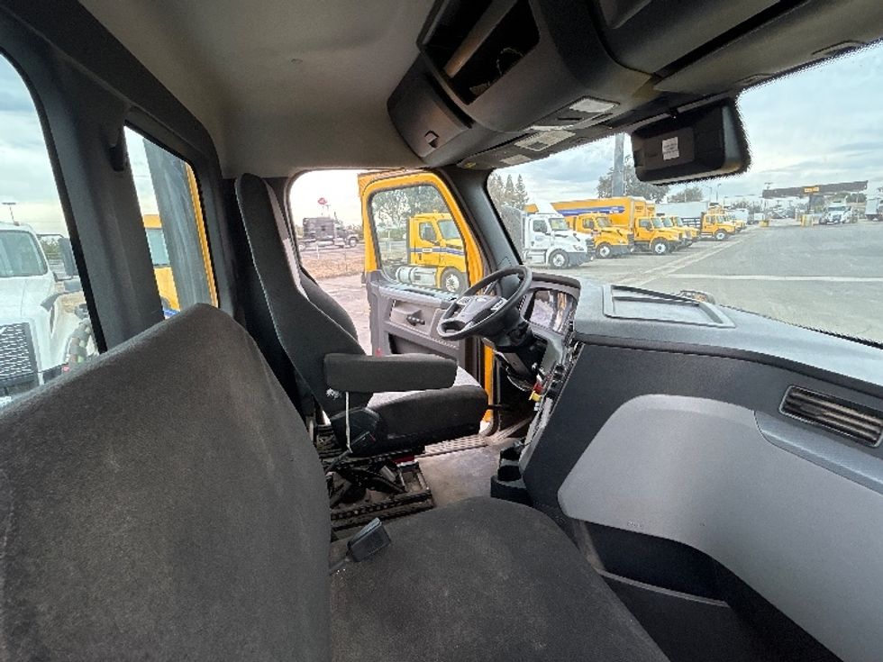 Day Cab Tractor-Heavy Duty Tractors-Freightliner-2022-T12642ST-Fresno-CA-301,087\n\t\tmiles-$ 62,500 - Image 14