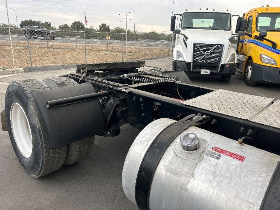 Day Cab Tractor-Heavy Duty Tractors-Freightliner-2022-T12642ST-Fresno-CA-301,087\n\t\tmiles-$ 62,500 - Image 17