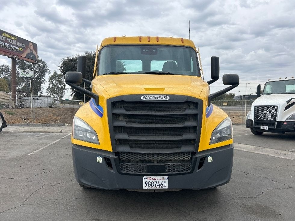 Day Cab Tractor-Heavy Duty Tractors-Freightliner-2022-T12642ST-Fresno-CA-301,087\n\t\tmiles-$ 62,500 - Image 2