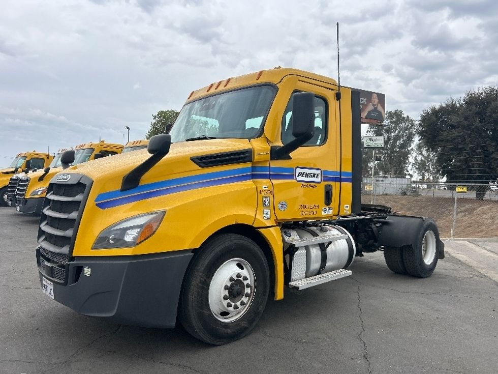 Day Cab Tractor-Heavy Duty Tractors-Freightliner-2022-T12642ST-Fresno-CA-301,087\n\t\tmiles-$ 62,500 - Image 3