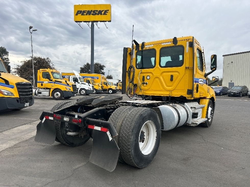 Day Cab Tractor-Heavy Duty Tractors-Freightliner-2022-T12642ST-Fresno-CA-301,087\n\t\tmiles-$ 62,500 - Image 7