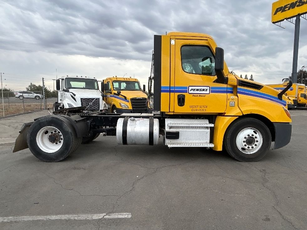 Day Cab Tractor-Heavy Duty Tractors-Freightliner-2022-T12642ST-Fresno-CA-301,087\n\t\tmiles-$ 62,500 - Image 8