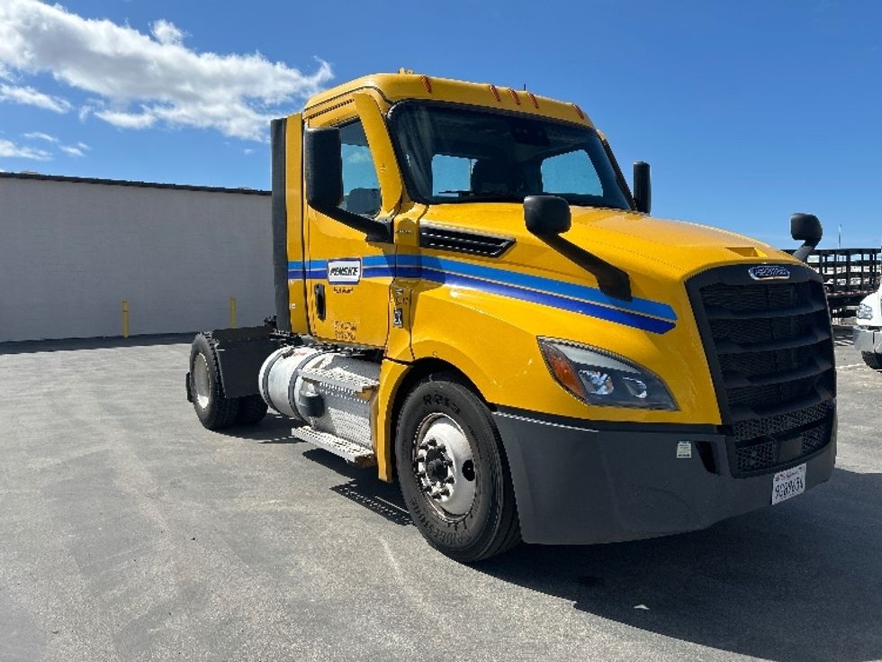 Day Cab Tractor-Heavy Duty Tractors-Freightliner-2022-T12642ST-Fresno-CA-302,984\n\t\tmiles-$ 79,500 - Image 1