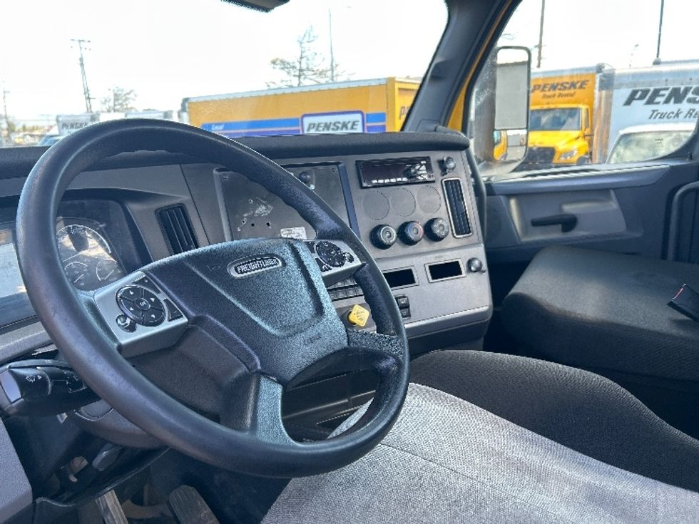 Day Cab Tractor-Heavy Duty Tractors-Freightliner-2022-T12642ST-Fresno-CA-302,984\n\t\tmiles-$ 79,500 - Image 10