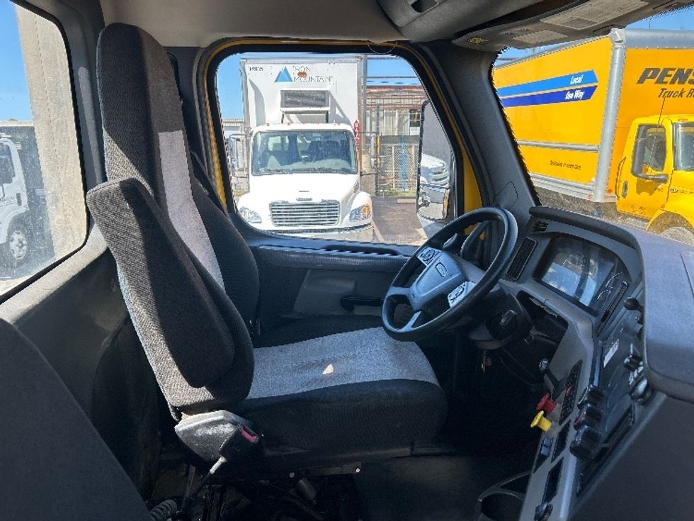 Day Cab Tractor-Heavy Duty Tractors-Freightliner-2022-T12642ST-Fresno-CA-302,984\n\t\tmiles-$ 79,500 - Image 14