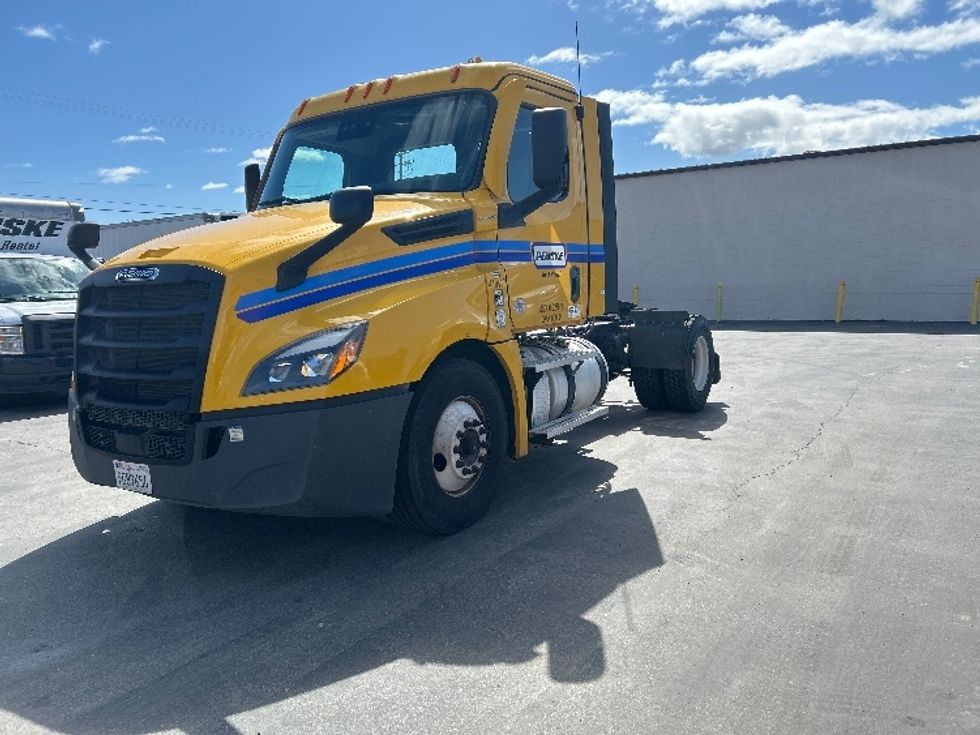Day Cab Tractor-Heavy Duty Tractors-Freightliner-2022-T12642ST-Fresno-CA-302,984\n\t\tmiles-$ 79,500 - Image 3