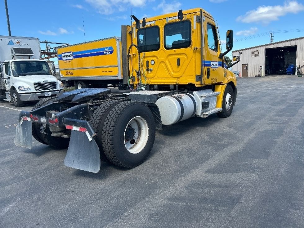 Day Cab Tractor-Heavy Duty Tractors-Freightliner-2022-T12642ST-Fresno-CA-302,984\n\t\tmiles-$ 79,500 - Image 7
