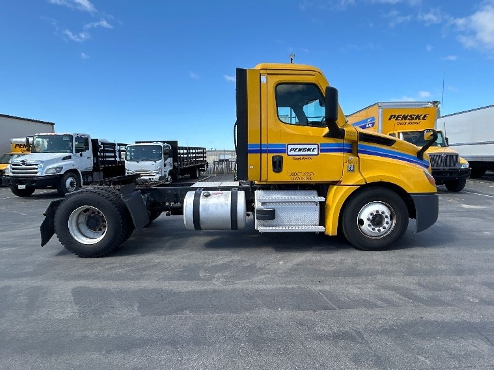 Day Cab Tractor-Heavy Duty Tractors-Freightliner-2022-T12642ST-Fresno-CA-302,984\n\t\tmiles-$ 79,500 - Image 8