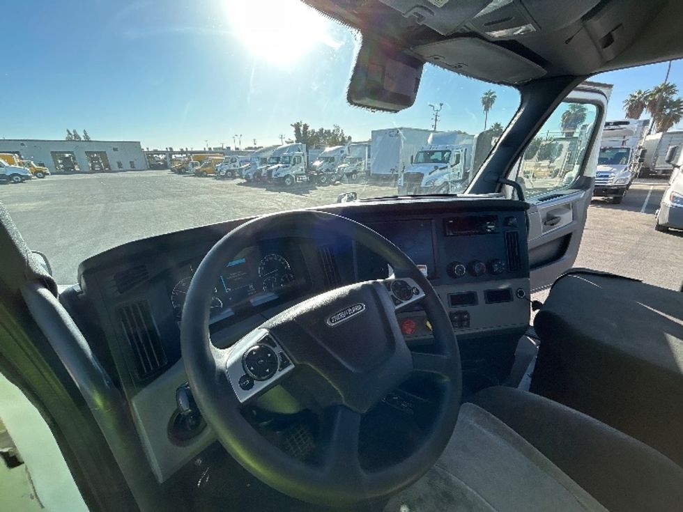 Day Cab Tractor-Heavy Duty Tractors-Freightliner-2022-T12642ST-Fresno-CA-303,846\n\t\tmiles-$ 67,000 - Image 10