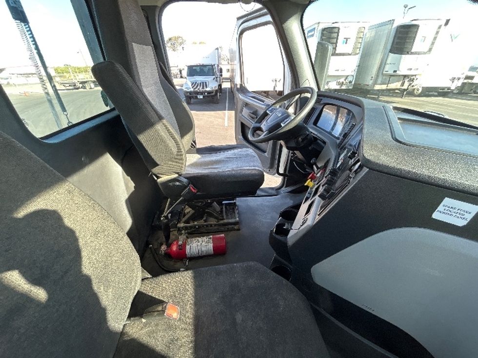 Day Cab Tractor-Heavy Duty Tractors-Freightliner-2022-T12642ST-Fresno-CA-303,846\n\t\tmiles-$ 67,000 - Image 14