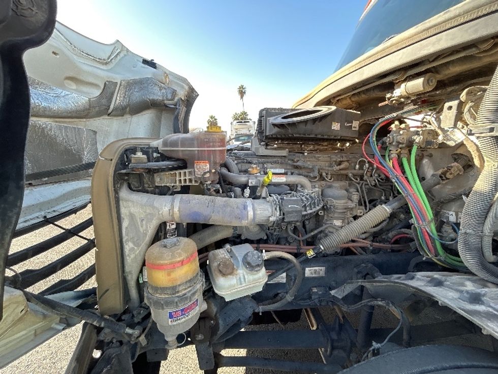 Day Cab Tractor-Heavy Duty Tractors-Freightliner-2022-T12642ST-Fresno-CA-303,846\n\t\tmiles-$ 67,000 - Image 15