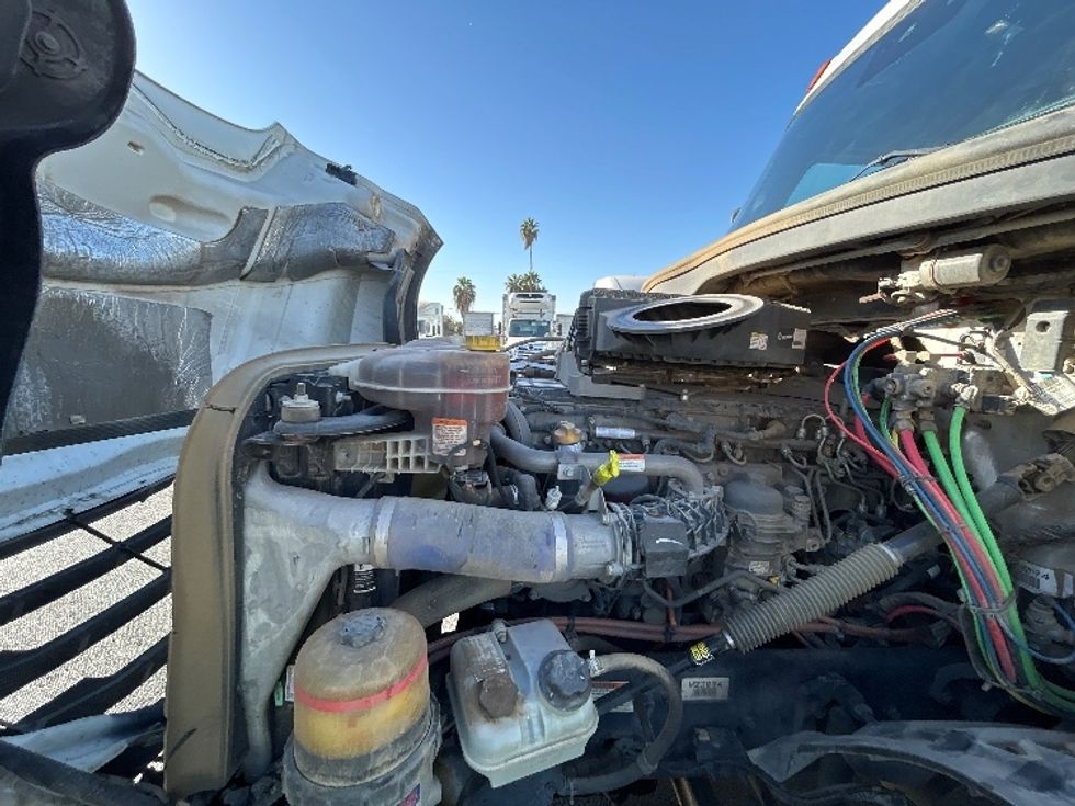 Day Cab Tractor-Heavy Duty Tractors-Freightliner-2022-T12642ST-Fresno-CA-303,846\n\t\tmiles-$ 67,000 - Image 16