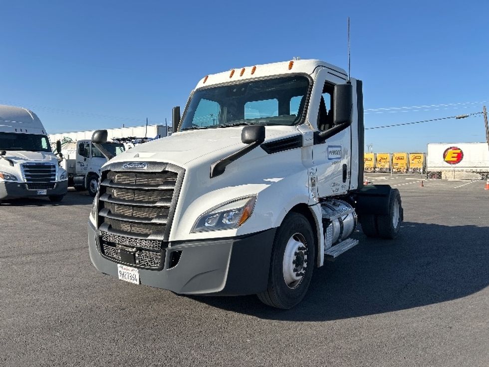 Day Cab Tractor-Heavy Duty Tractors-Freightliner-2022-T12642ST-Fresno-CA-303,846\n\t\tmiles-$ 67,000 - Image 3