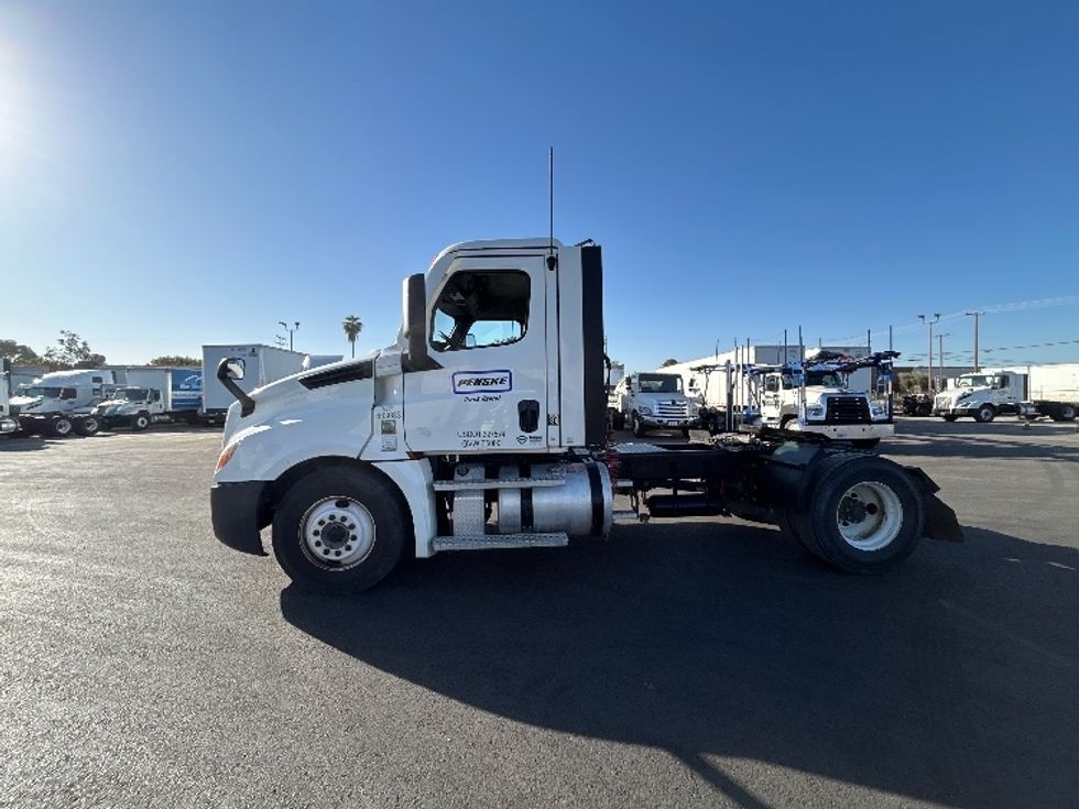 Day Cab Tractor-Heavy Duty Tractors-Freightliner-2022-T12642ST-Fresno-CA-303,846\n\t\tmiles-$ 67,000 - Image 4