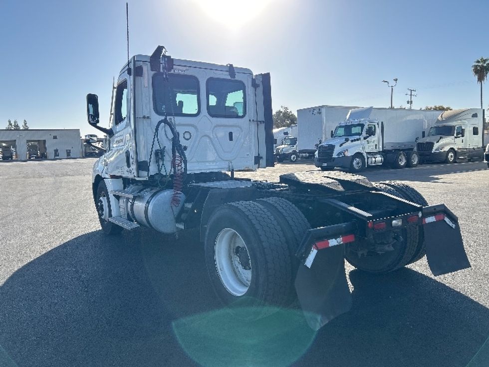 Day Cab Tractor-Heavy Duty Tractors-Freightliner-2022-T12642ST-Fresno-CA-303,846\n\t\tmiles-$ 67,000 - Image 5