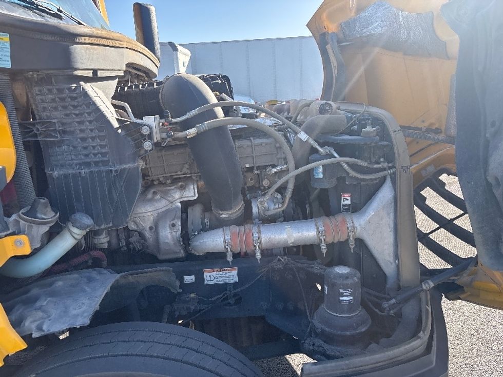 Day Cab Tractor-Heavy Duty Tractors-Freightliner-2022-T12642ST-Fresno-CA-315,787\n\t\tmiles-$ 61,750 - Image 15