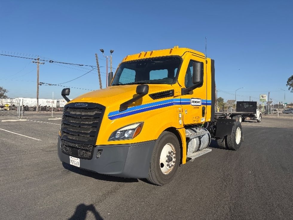 Day Cab Tractor-Heavy Duty Tractors-Freightliner-2022-T12642ST-Fresno-CA-315,787\n\t\tmiles-$ 61,750 - Image 3