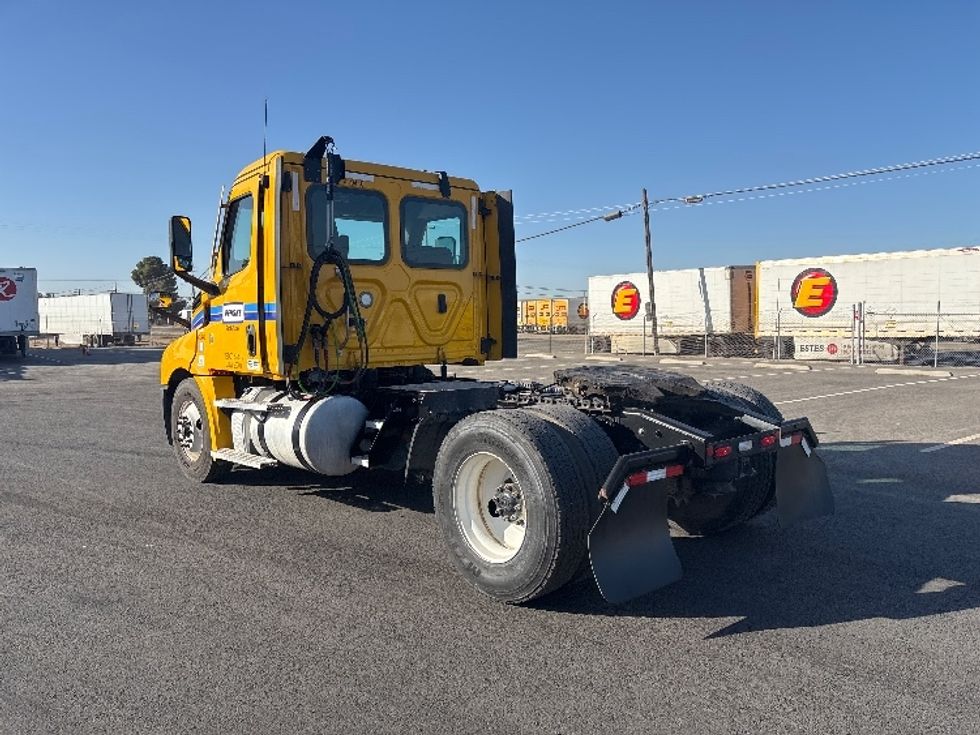 Day Cab Tractor-Heavy Duty Tractors-Freightliner-2022-T12642ST-Fresno-CA-315,787\n\t\tmiles-$ 61,750 - Image 5