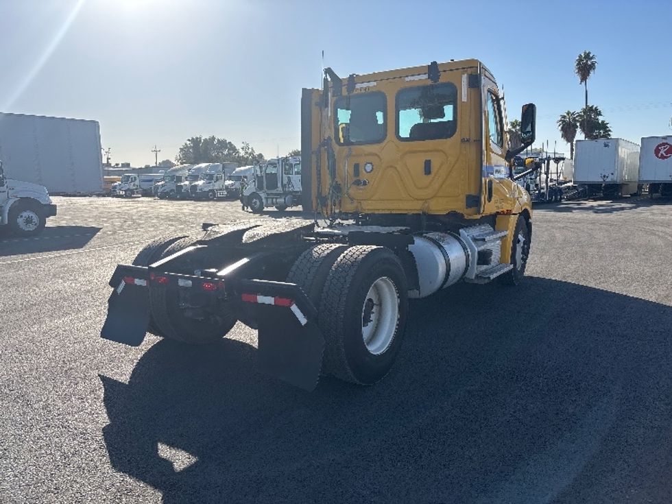 Day Cab Tractor-Heavy Duty Tractors-Freightliner-2022-T12642ST-Fresno-CA-315,787\n\t\tmiles-$ 61,750 - Image 7