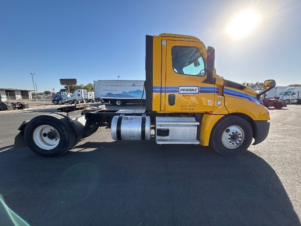 Day Cab Tractor-Heavy Duty Tractors-Freightliner-2022-T12642ST-Fresno-CA-315,787\n\t\tmiles-$ 61,750 - Image 8