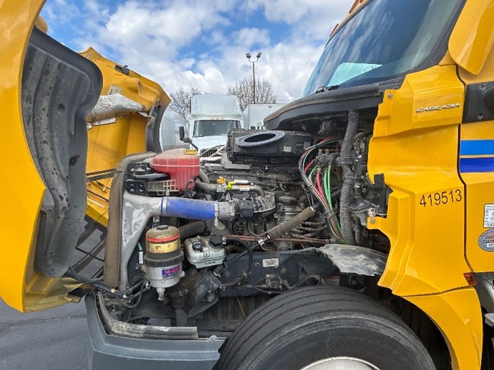 Day Cab Tractor-Heavy Duty Tractors-Freightliner-2022-T12642ST-Fresno-CA-323,158\n\t\tmiles-$ 77,500 - Image 16