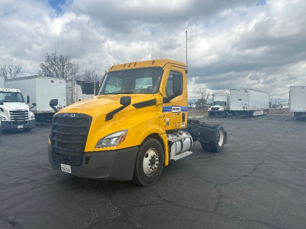 Day Cab Tractor-Heavy Duty Tractors-Freightliner-2022-T12642ST-Fresno-CA-323,158\n\t\tmiles-$ 77,500 - Image 3