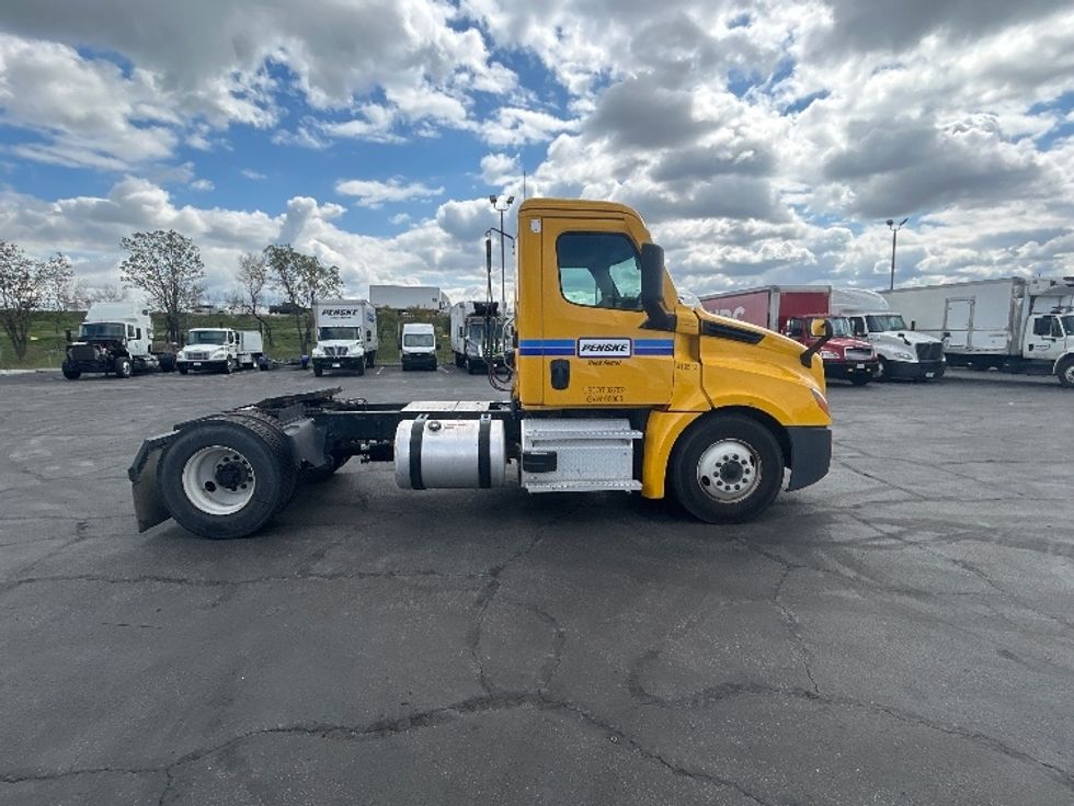 Day Cab Tractor-Heavy Duty Tractors-Freightliner-2022-T12642ST-Fresno-CA-323,158\n\t\tmiles-$ 77,500 - Image 8