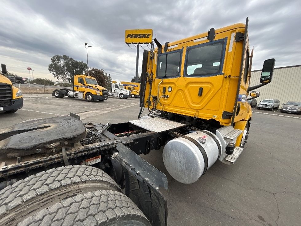 Day Cab Tractor-Heavy Duty Tractors-Freightliner-2022-T12642ST-Fresno-CA-324,656\n\t\tmiles-$ 61,250 - Image 18