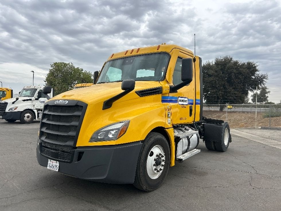 Day Cab Tractor-Heavy Duty Tractors-Freightliner-2022-T12642ST-Fresno-CA-324,656\n\t\tmiles-$ 61,250 - Image 3