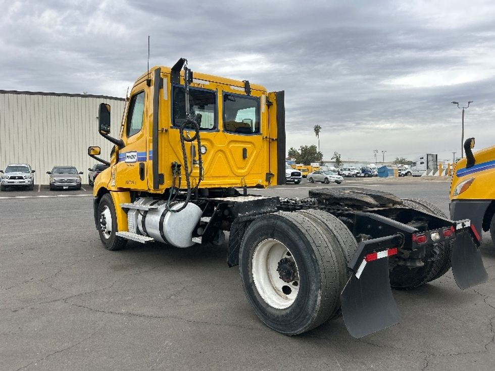 Day Cab Tractor-Heavy Duty Tractors-Freightliner-2022-T12642ST-Fresno-CA-324,656\n\t\tmiles-$ 61,250 - Image 5