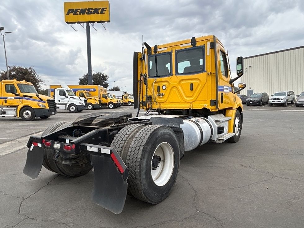 Day Cab Tractor-Heavy Duty Tractors-Freightliner-2022-T12642ST-Fresno-CA-324,656\n\t\tmiles-$ 61,250 - Image 7