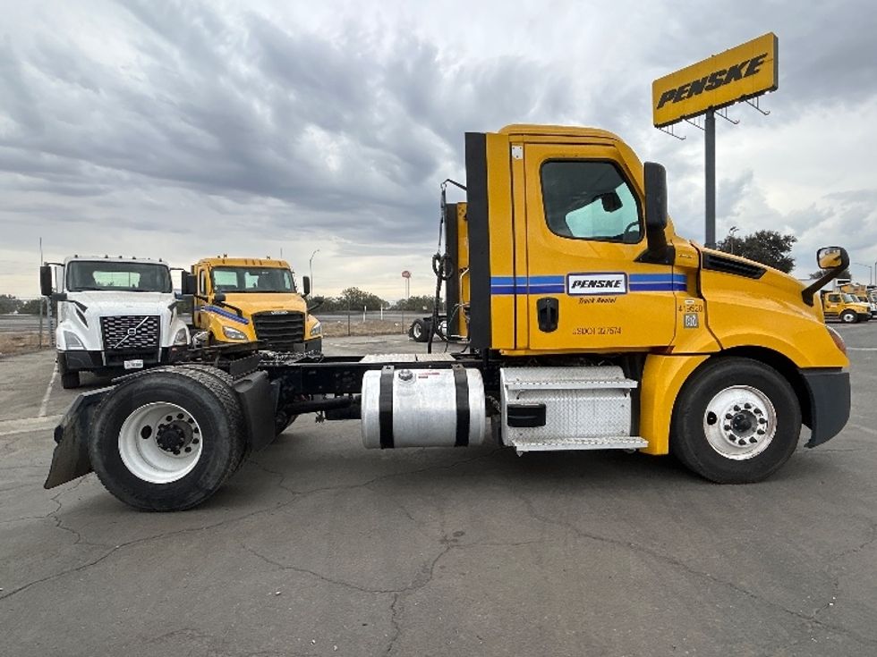 Day Cab Tractor-Heavy Duty Tractors-Freightliner-2022-T12642ST-Fresno-CA-324,656\n\t\tmiles-$ 61,250 - Image 8